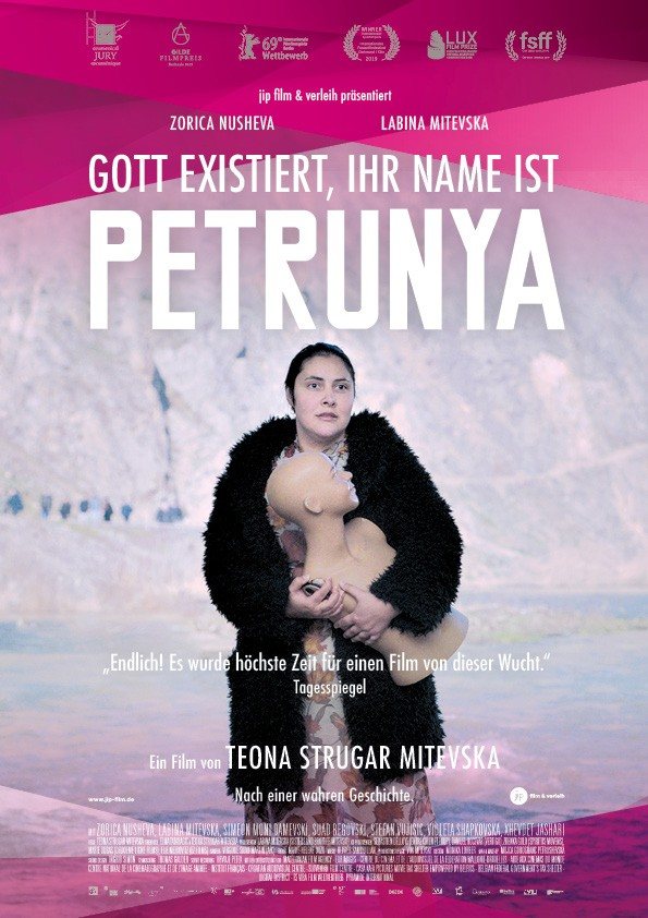 Filmplakat Gott existiert, ihr Name ist Petrunya